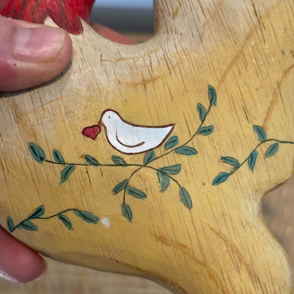 Hand Painted Rooster, White Bird Holding Heart, Russ Brand in great condition! - Picture 7 of 7